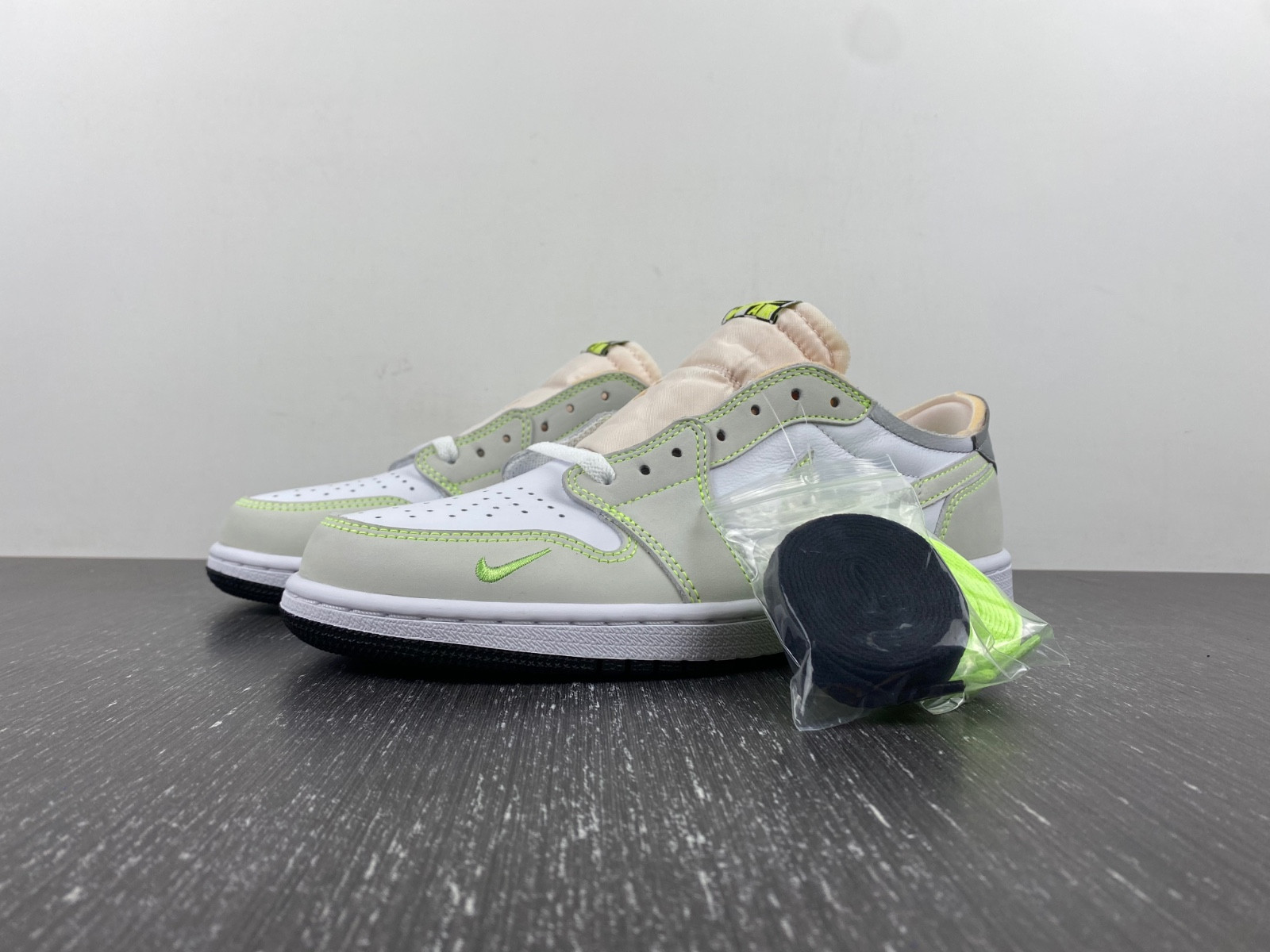 air jordan 1 low og "ghost green" dm7837-103