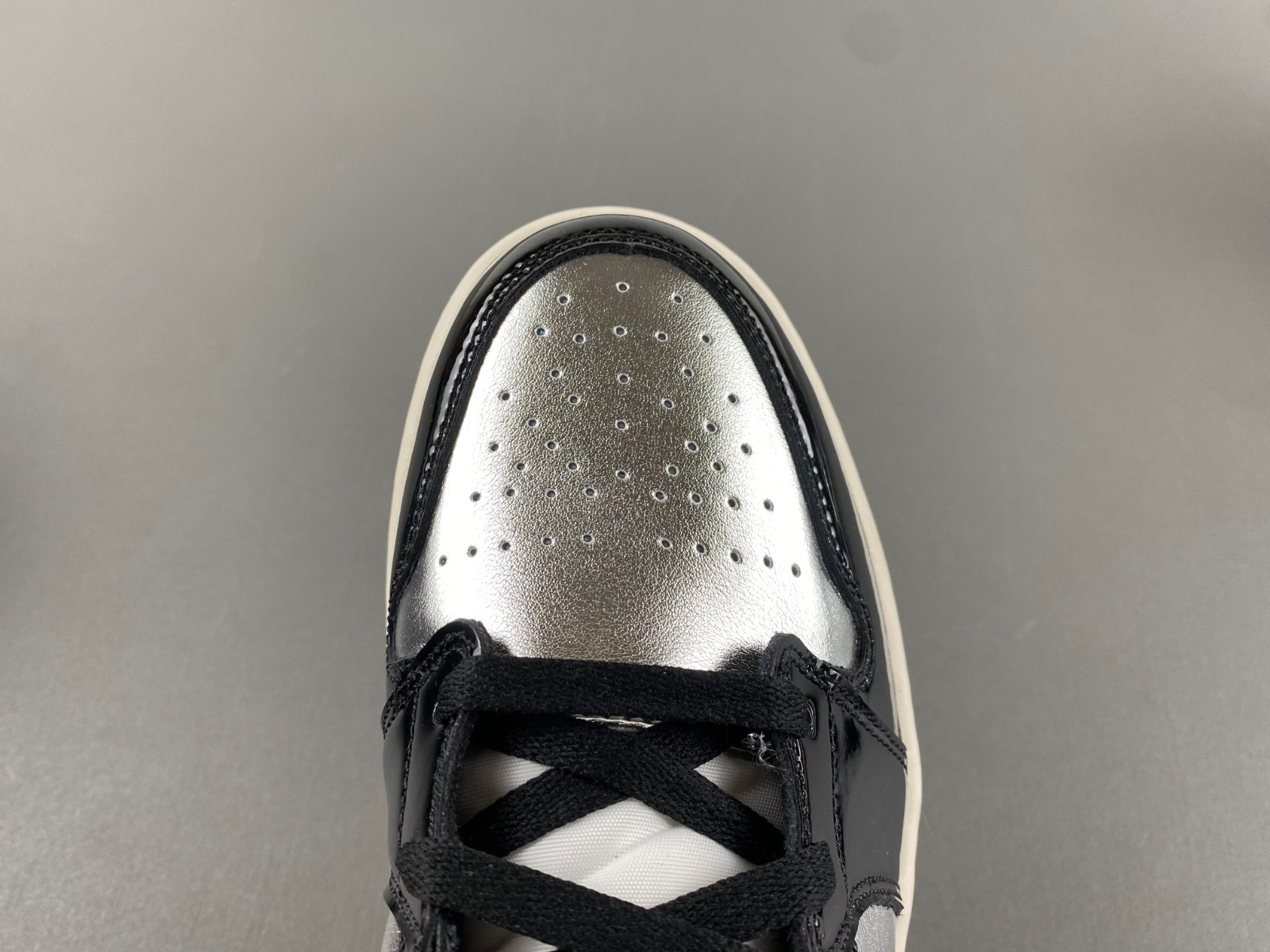 Air Jordan 1 Mid SE GS “Black/Metallic Silver” FZ3938-001