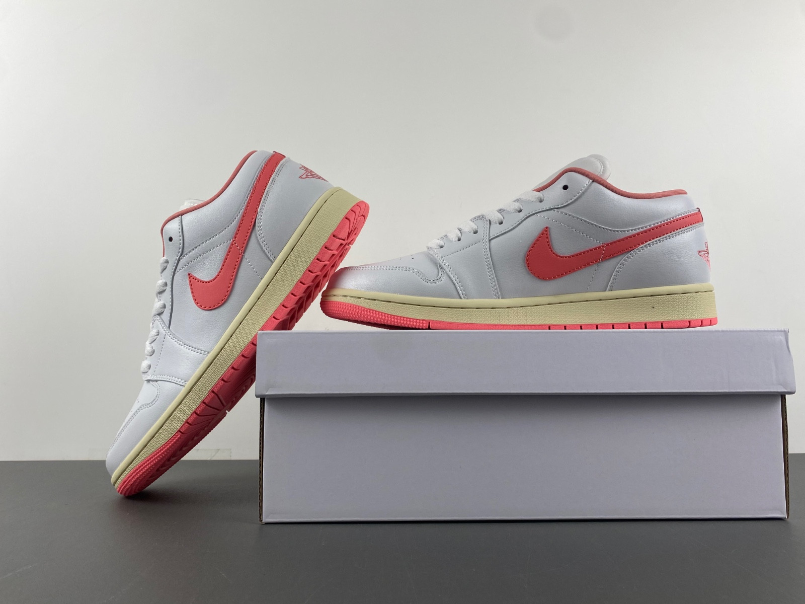Air Jordan 1 Low "Pink Salt" DC0774-109