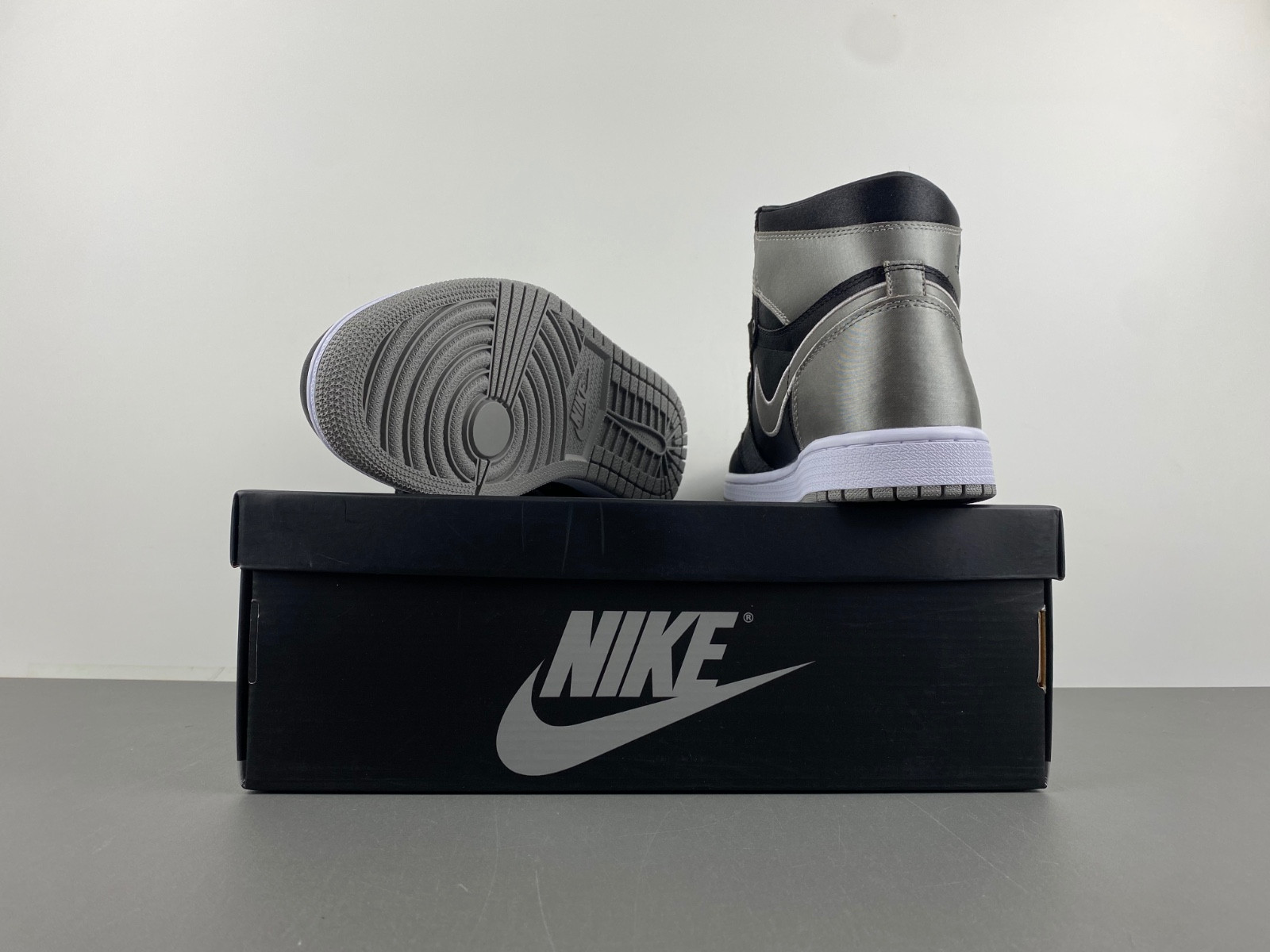 Air Jordan 1 High OG WMNS “Satin Shadow” FD4810-010