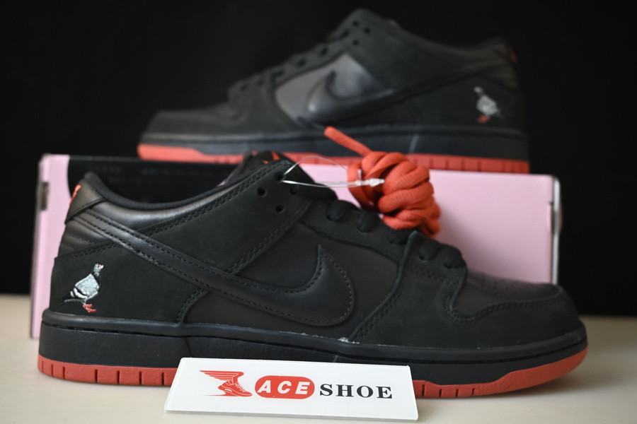 nike sb dunk low black pigeon 883232-008