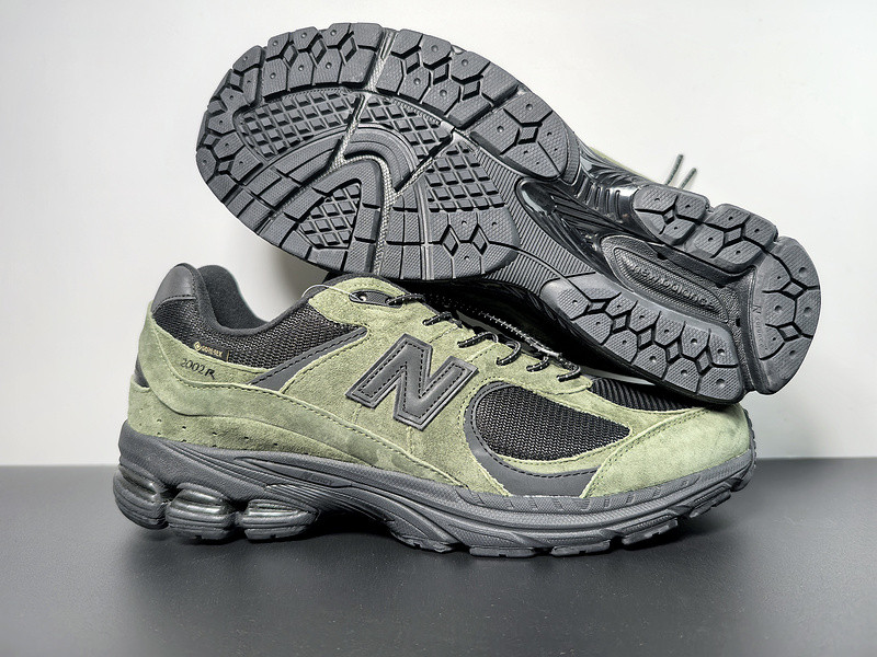 NEW BALANCE SNEAKER
