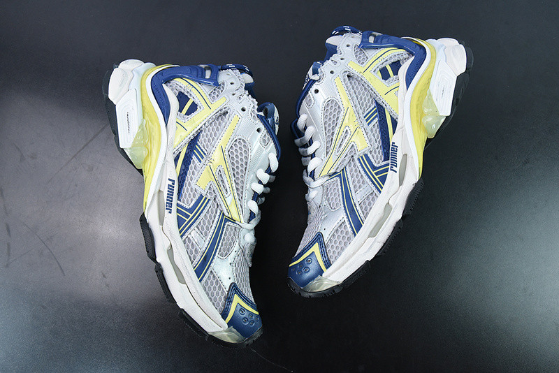 Ba*len*cia*ga runner sneaker